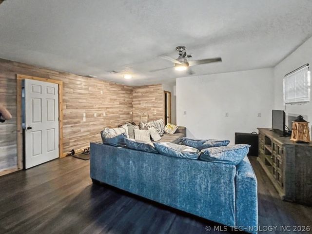 17902 E 688 Road, Tahlequah, OK 74464