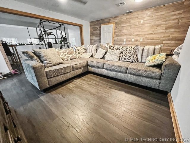 17902 E 688 Road, Tahlequah, OK 74464