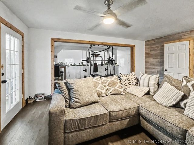 17902 E 688 Road, Tahlequah, OK 74464