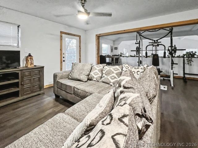 17902 E 688 Road, Tahlequah, OK 74464