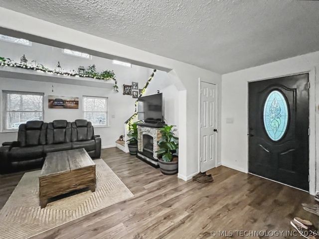 17902 E 688 Road, Tahlequah, OK 74464