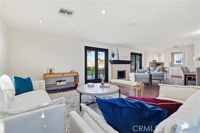 8008 Lena, West Hills (los Angeles), CA 91304