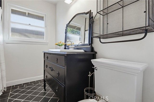 8008 Lena, West Hills (los Angeles), CA 91304