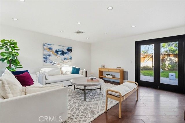 8008 Lena, West Hills (los Angeles), CA 91304