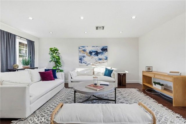 8008 Lena, West Hills (los Angeles), CA 91304