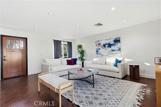 8008 Lena, West Hills (los Angeles), CA 91304