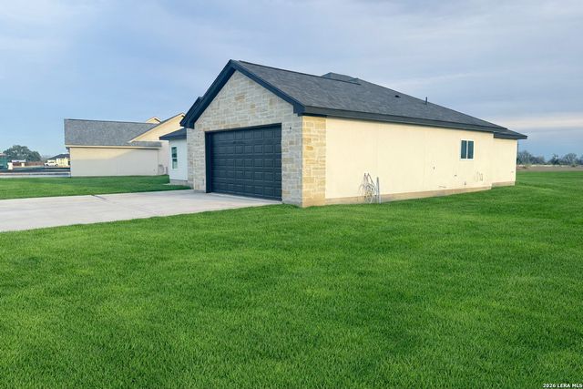 705 34th Street, Hondo, TX 78861