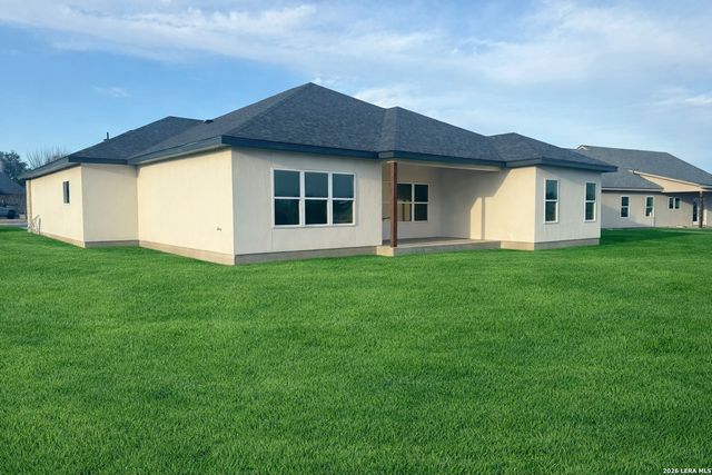 705 34th Street, Hondo, TX 78861