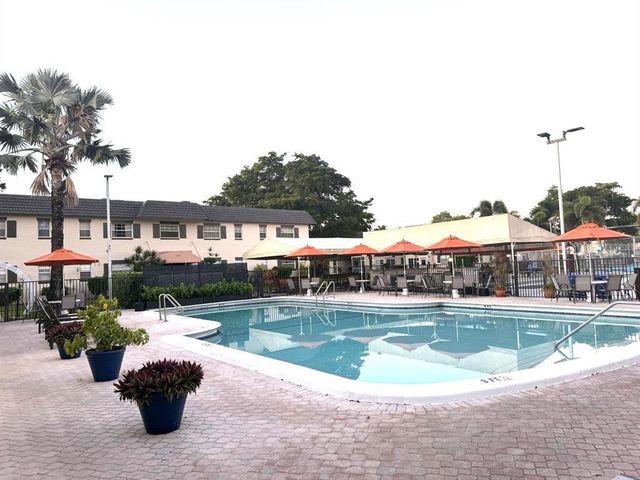 5621 SW 2nd Court 201, Margate, FL 33068