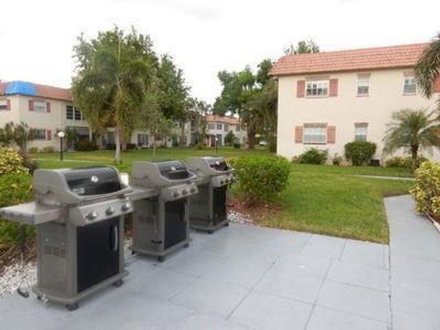 5621 SW 2nd Court 201, Margate, FL 33068