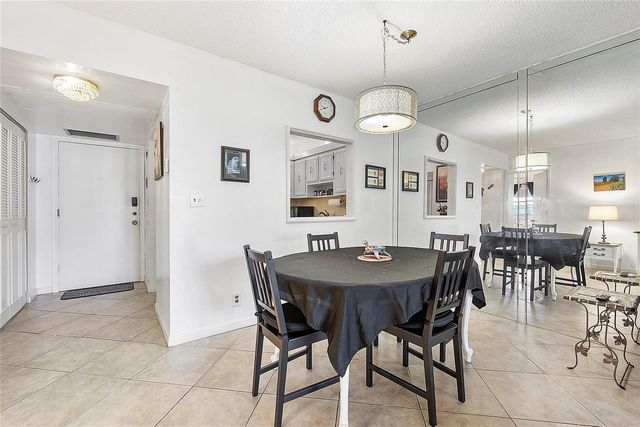 5621 SW 2nd Court 201, Margate, FL 33068