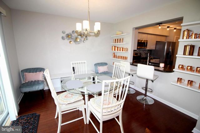 36 HONEY LOCUST LN, Newtown, PA 18940