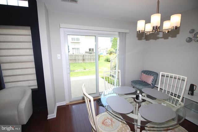 36 HONEY LOCUST LN, Newtown, PA 18940