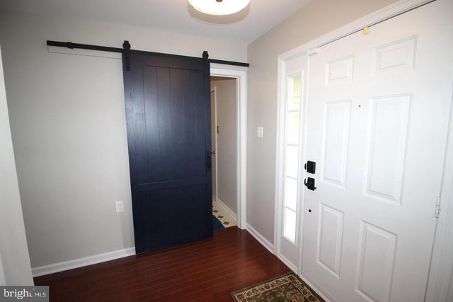36 HONEY LOCUST LN, Newtown, PA 18940