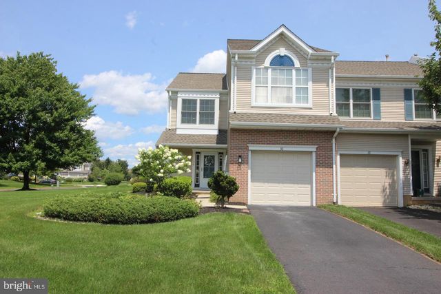 36 HONEY LOCUST LN, Newtown, PA 18940