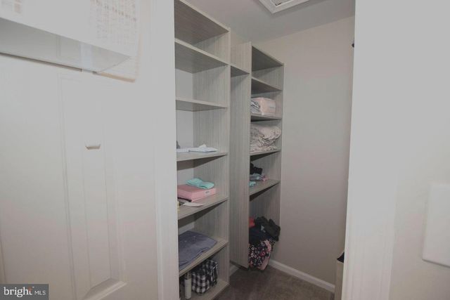 36 HONEY LOCUST LN, Newtown, PA 18940