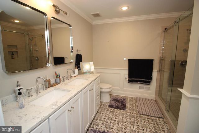 36 HONEY LOCUST LN, Newtown, PA 18940