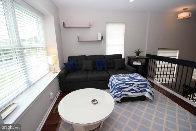 36 HONEY LOCUST LN, Newtown, PA 18940
