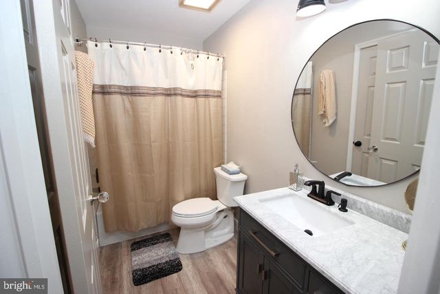 36 HONEY LOCUST LN, Newtown, PA 18940