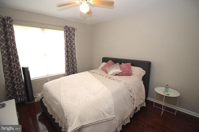 36 HONEY LOCUST LN, Newtown, PA 18940