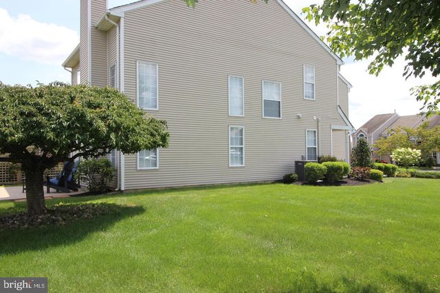 36 HONEY LOCUST LN, Newtown, PA 18940