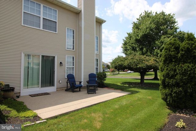 36 HONEY LOCUST LN, Newtown, PA 18940