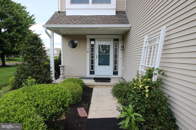 36 HONEY LOCUST LN, Newtown, PA 18940