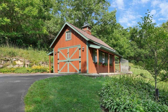 10576 Mayflower Road, Mount Horeb, WI 53572