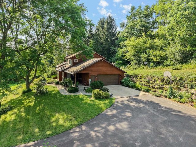 10576 Mayflower Road, Mount Horeb, WI 53572