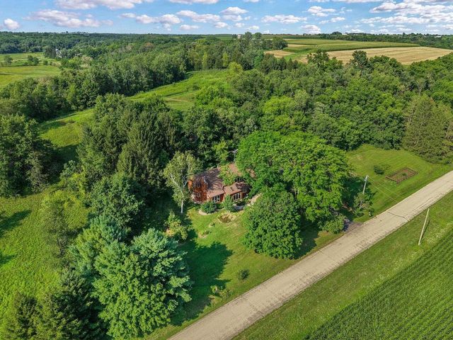 10576 Mayflower Road, Mount Horeb, WI 53572