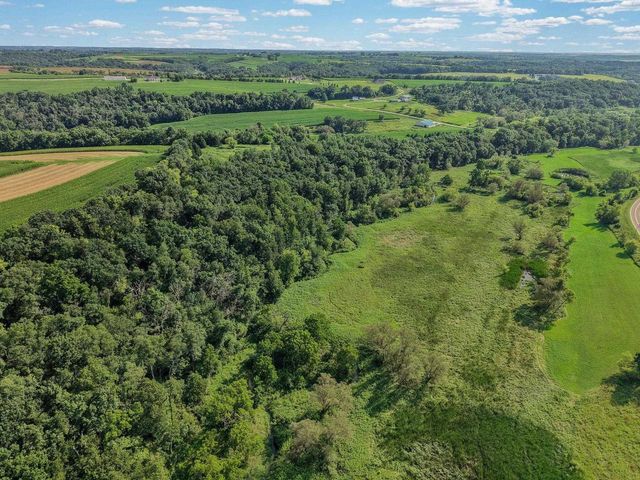 10576 Mayflower Road, Mount Horeb, WI 53572