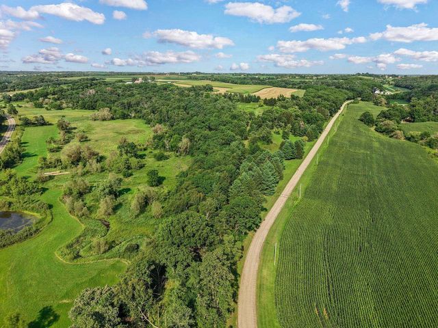 10576 Mayflower Road, Mount Horeb, WI 53572