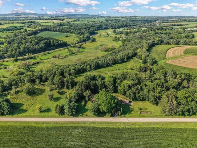 10576 Mayflower Road, Mount Horeb, WI 53572