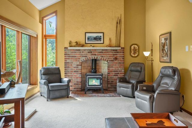 10576 Mayflower Road, Mount Horeb, WI 53572
