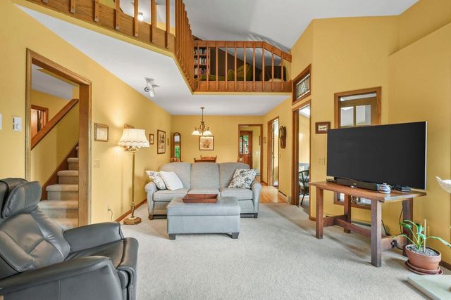 10576 Mayflower Road, Mount Horeb, WI 53572
