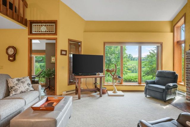 10576 Mayflower Road, Mount Horeb, WI 53572