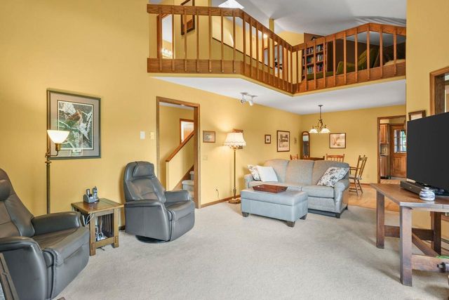 10576 Mayflower Road, Mount Horeb, WI 53572