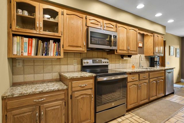 10576 Mayflower Road, Mount Horeb, WI 53572