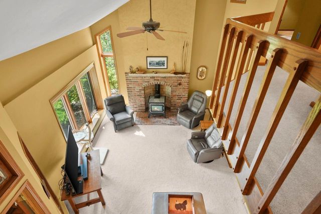 10576 Mayflower Road, Mount Horeb, WI 53572