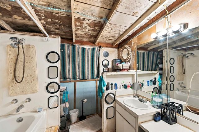 7051 WASHINGTON STREET, New Port Richey, FL 34652