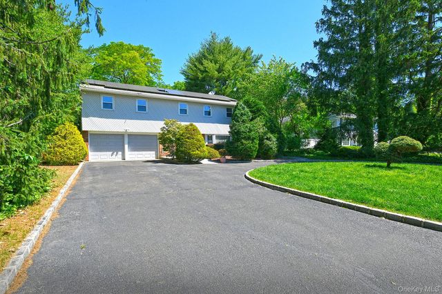 8 Foothill Lane, East Northport, NY 11731