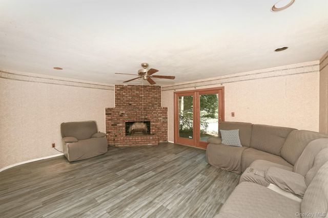 8 Foothill Lane, East Northport, NY 11731