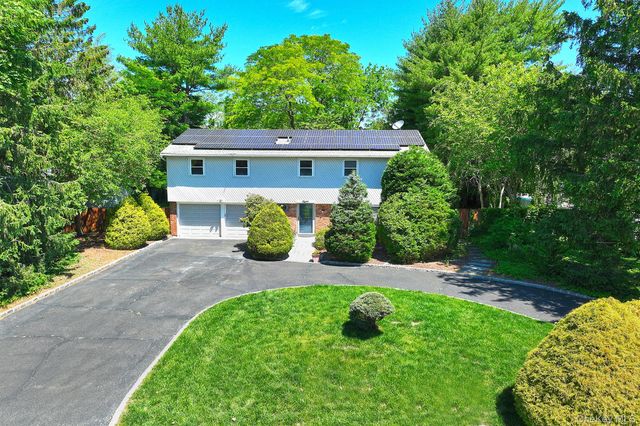 8 Foothill Lane, East Northport, NY 11731