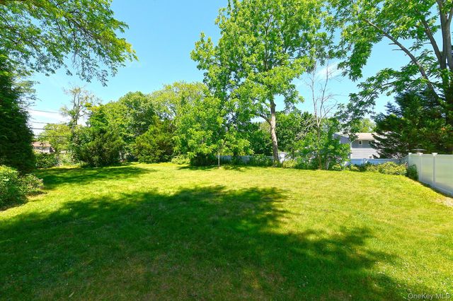 8 Foothill Lane, East Northport, NY 11731