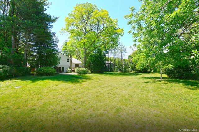 8 Foothill Lane, East Northport, NY 11731
