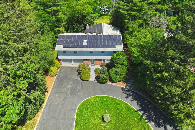 8 Foothill Lane, East Northport, NY 11731