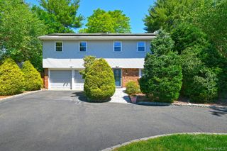 8 Foothill Lane, East Northport, NY 11731