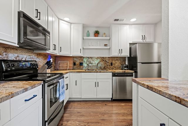 9222 Church Road 117, Dallas, TX 75231