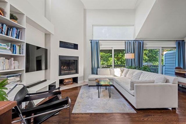 9222 Church Road 117, Dallas, TX 75231