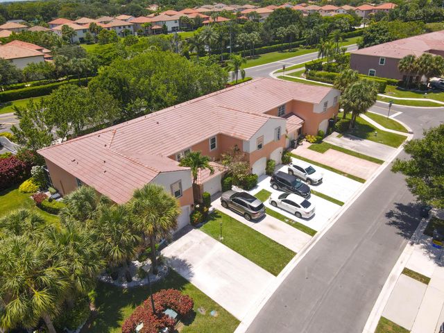 6881 Willow Creek Run, Greenacres, FL 33463